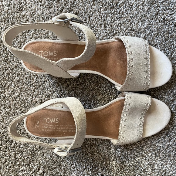 Toms Cream Sandals - Picture 4 of 7